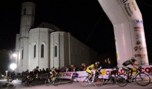 La corsa in piazza Quaranta Martiri