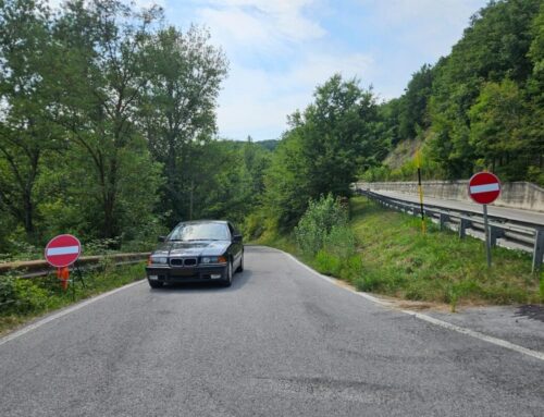 La strada comunale n.23 della vecchia Contessa è percorribile a senso unico in direzione di San Bartolomeo