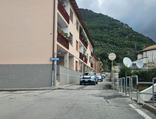 Dieci auto danneggiate in via Aristotele, accertamenti dei Carabinieri. Esposto dei cittadini alla Polizia Locale