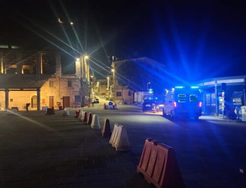 Nella notte Carabinieri e 118 hanno soccorso in Piazza 40 Martiri una ragazza eugubina che chiedeva aiuto